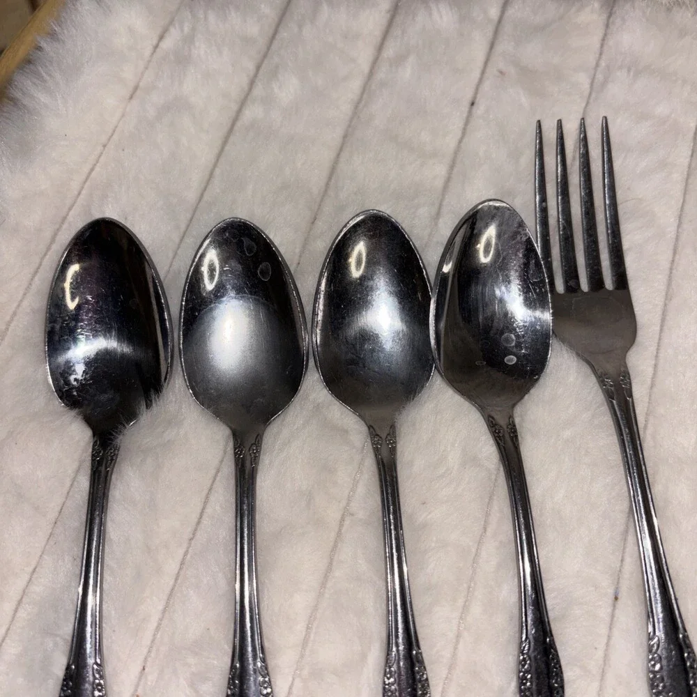 Wm. A. Rogers Oneida MANSFIELD Deluxe Stainless Flatware 5 PCs 4 Spoons 1 Fork